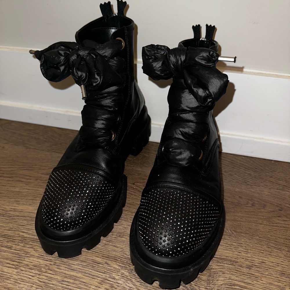 AGL COMBAT BOOTS 
SIZE 38